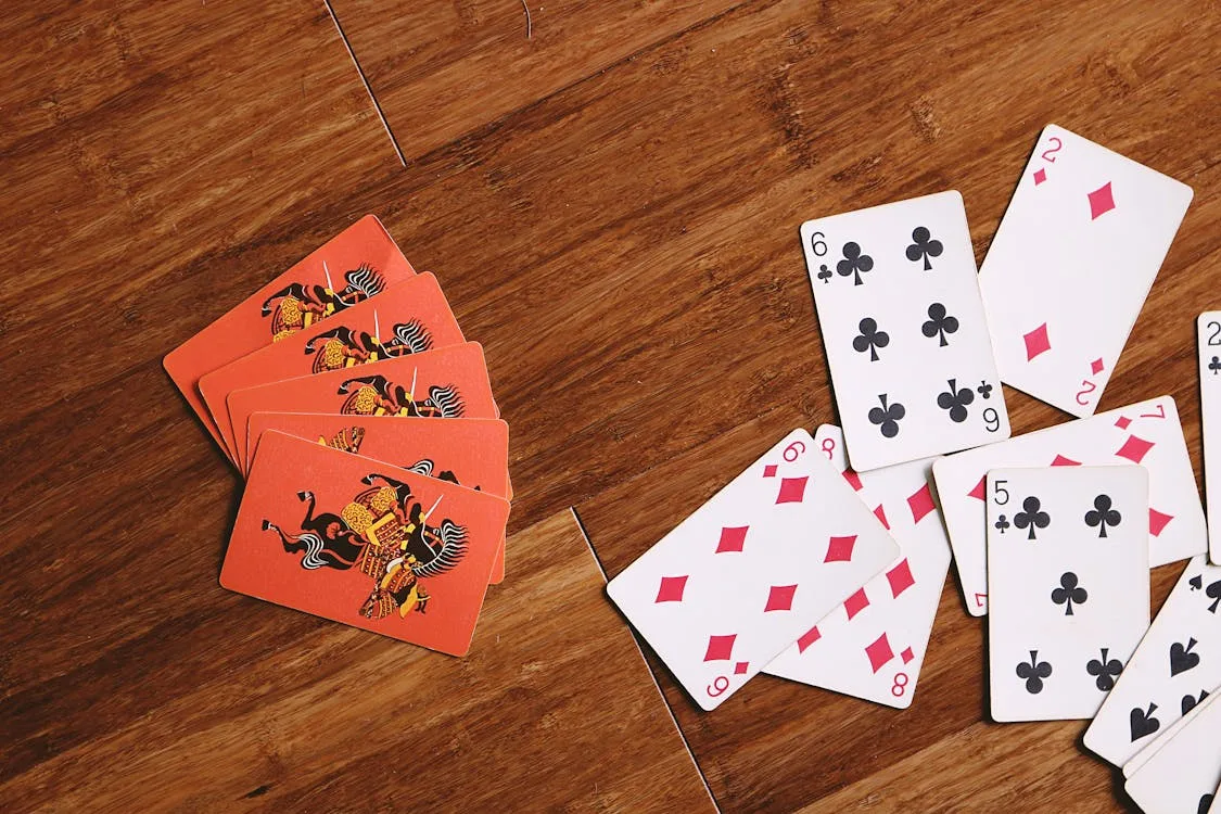 Yukon Solitaire card layout showing seven tableau columns with alternating red and black sequences